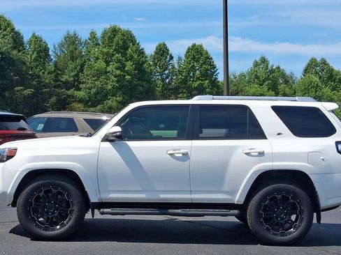 Used 2017 Toyota 4Runner SR5 Premium RWD image 2