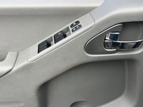 Used 2017 Nissan Frontier SV w/ SV Value Truck Package image 8