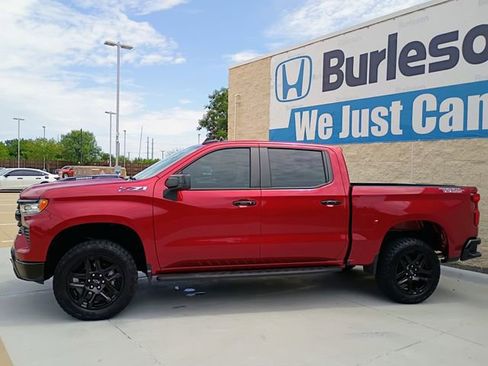 Used 2025 Chevrolet Silverado 1500 LT Trail Boss w/ Convenience Package II AWD/4WD image 3