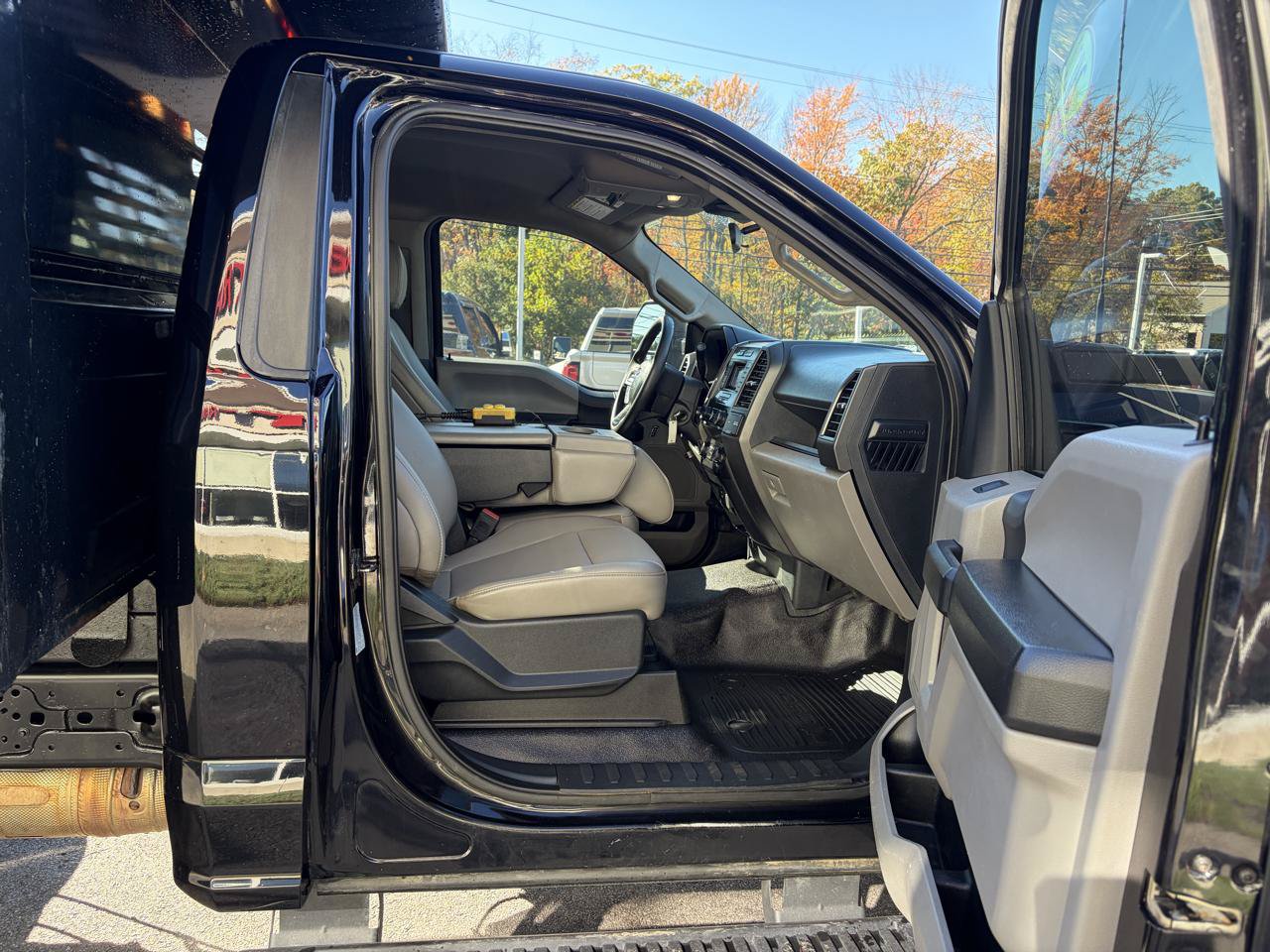 Used 2022 Ford F550 4x4 Regular Cab Super Duty image 32