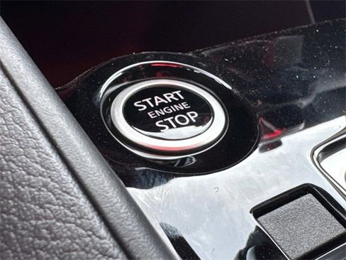 New 2025 Nissan Versa SR w/ Trunk Package image 31