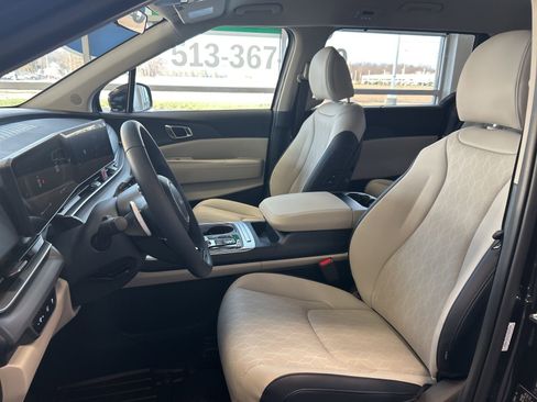 New 2026 Kia Carnival EX FWD image 16