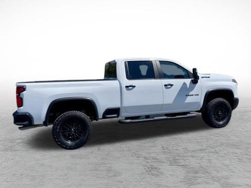 Used 2025 Chevrolet Silverado 2500 ZR2 w/ Technology Package AWD/4WD image 7