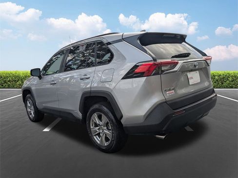 Used 2024 Toyota RAV4 LE AWD/4WD image 7