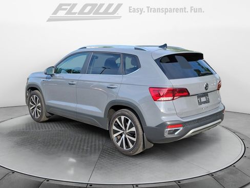 Certified 2022 Volkswagen Taos SE w/ Panoramic Sunroof Package AWD/4WD image 6