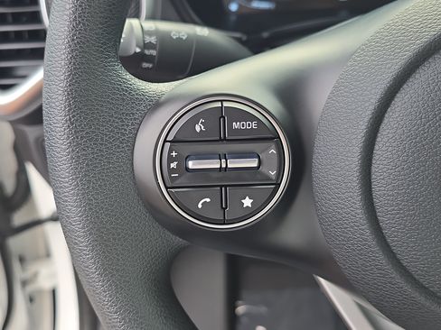 Certified 2025 Kia Soul LX w/ LX Technology Package FWD image 28