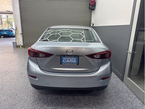 Used 2018 MAZDA MAZDA3 Sport FWD image 4