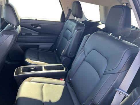 Used 2023 Nissan Pathfinder SL w/ SL Premium Package image 19