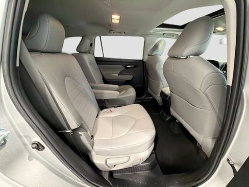 Certified 2024 Toyota Highlander XLE AWD/4WD image 21
