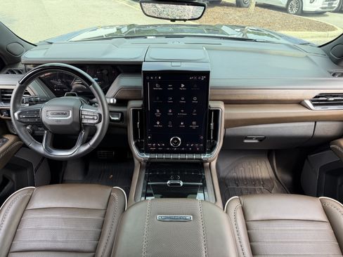 Used 2025 GMC Yukon Denali Ultimate AWD/4WD image 31