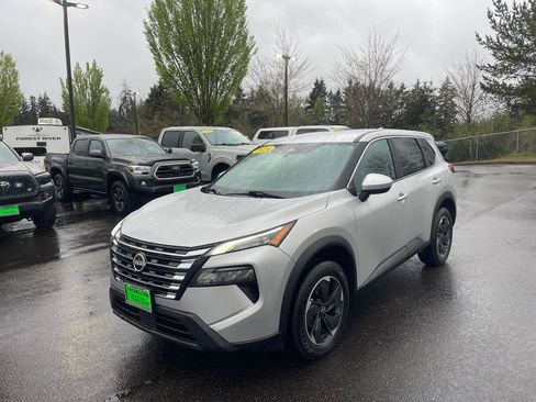 Used 2024 Nissan Rogue SV AWD/4WD image 8