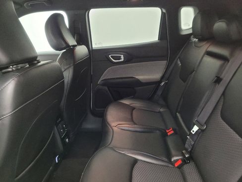 Used 2024 Jeep Compass Latitude image 18