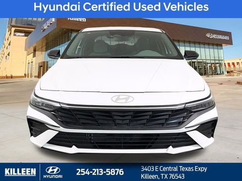 Used 2025 Hyundai Elantra SEL image 2