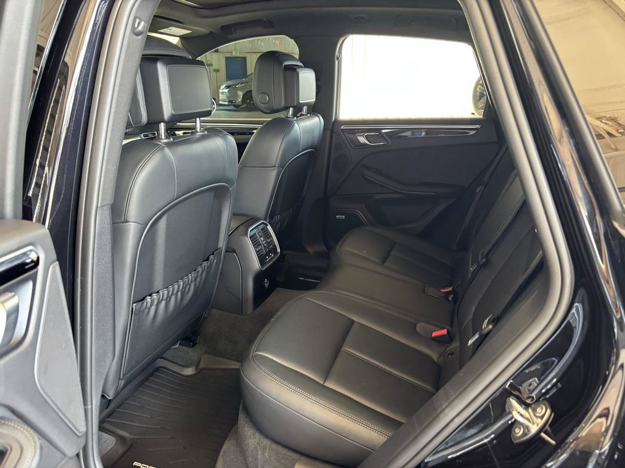 Used 2023 Porsche Macan S AWD/4WD image 26