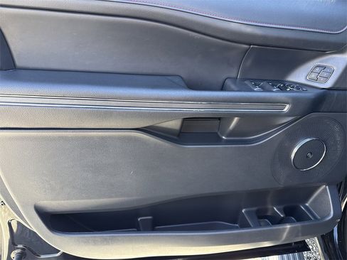 Used 2024 Ford Expedition Limited image 10