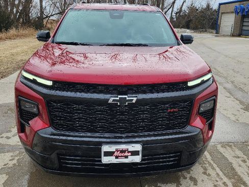 Used 2025 Chevrolet Traverse RS image 2