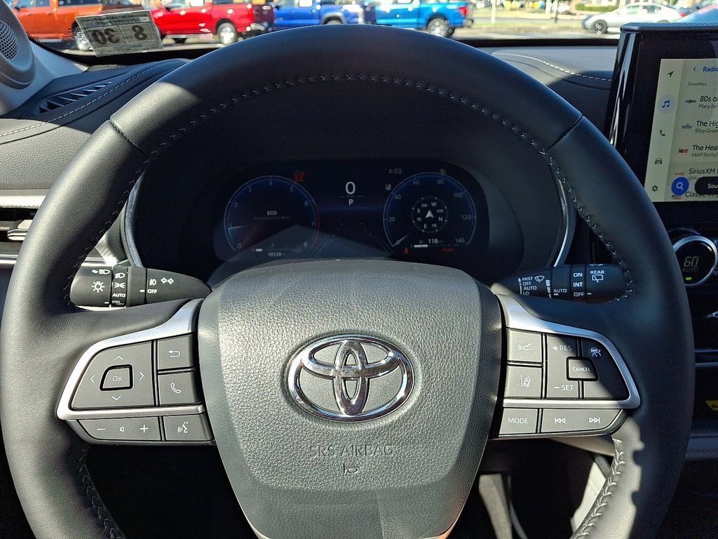 Used 2025 Toyota Highlander Platinum AWD/4WD image 20