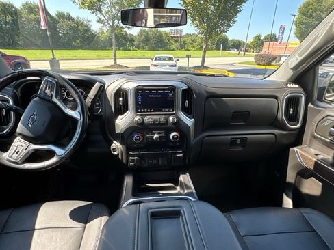 Used 2021 Chevrolet Silverado 1500 LT Trail Boss w/ Convenience Package II AWD/4WD image 11