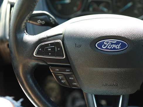 Used 2017 Ford Focus SEL w/ Cold Weather Package FWD image 18