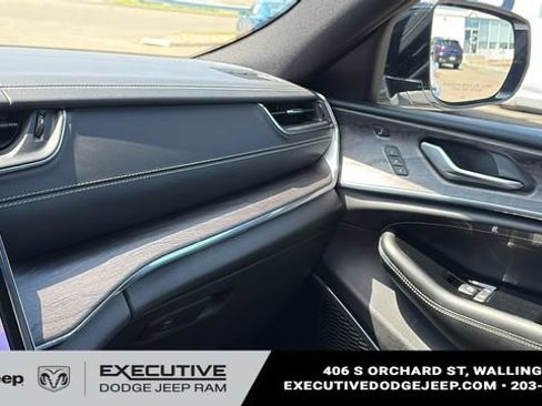 Used 2023 Jeep Grand Cherokee Overland w/ Luxury Tech Group IV AWD/4WD image 21