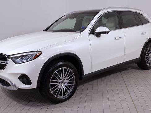 Used 2023 Mercedes-Benz GLC 300 4MATIC image 1