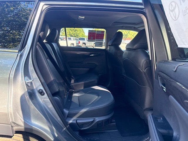 New 2026 Toyota Highlander Limited AWD/4WD image 10