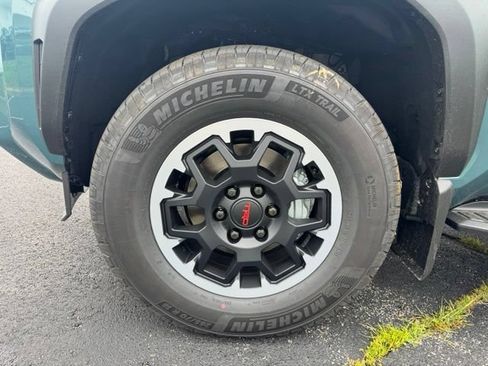 New 2026 Toyota 4Runner TRD Off-Road Premium AWD/4WD image 11