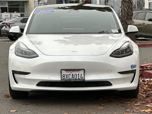 Used 2021 Tesla Model 3 Standard Range Plus image 9