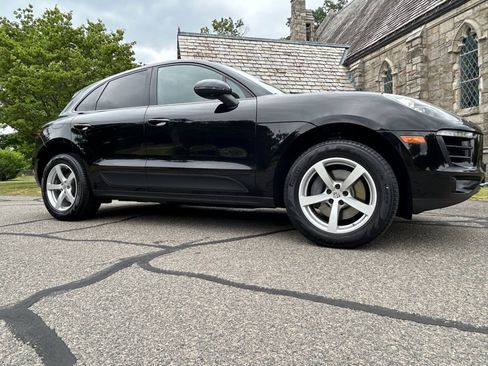 Used 2018 Porsche Macan AWD/4WD image 28