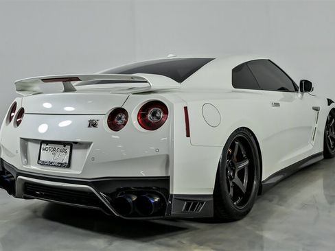 Used 2019 Nissan GT-R Premium w/ Premium Interior Package AWD/4WD image 13