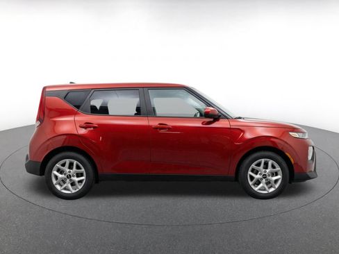 Used 2025 Kia Soul LX w/ LX Technology Package FWD image 10