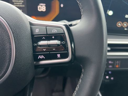 Certified 2025 Kia Sorento S image 15