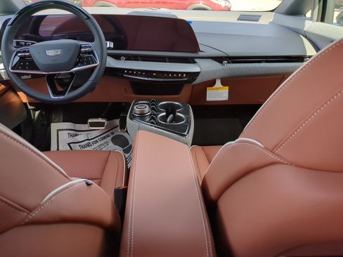 New 2026 Cadillac Optiq Luxury 2 image 15