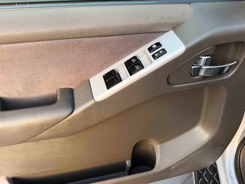 Used 2008 Nissan Pathfinder SE RWD image 19