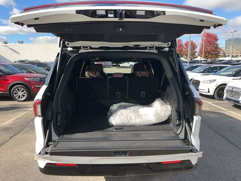 New 2025 Lincoln Navigator L Black Label image 10