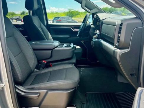 Used 2026 Chevrolet Silverado 1500 LT RWD image 9
