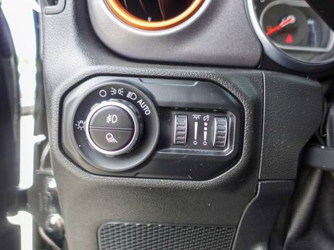 Used 2020 Jeep Gladiator Mojave w/ Cold Weather Group AWD/4WD image 18