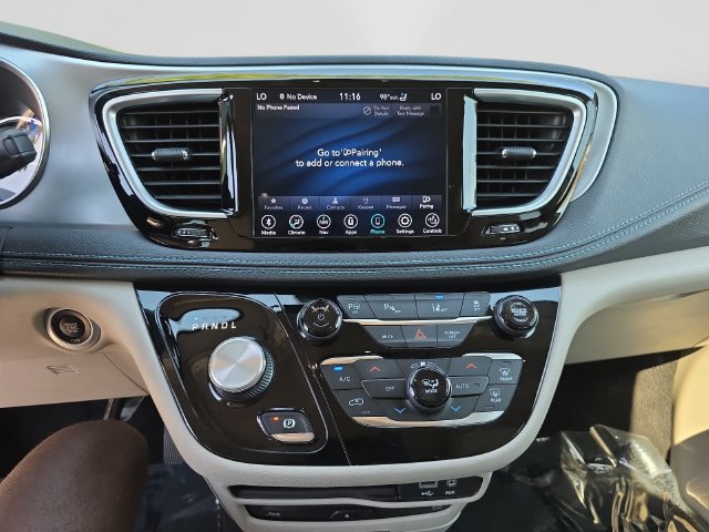 Used 2020 Chrysler Pacifica Limited w/ Advanced Safetytec Group FWD image 16