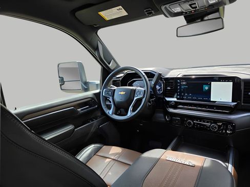 Used 2024 Chevrolet Silverado 2500 High Country image 12