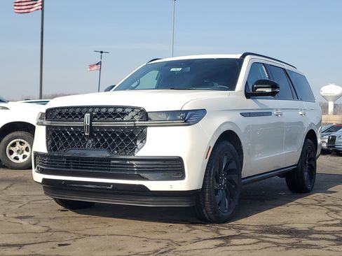 New 2026 Lincoln Navigator Reserve w/ Jet Appearance Package image 2