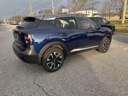 Certified 2025 Nissan Kicks SV image 3