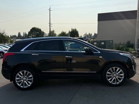 Used 2017 Cadillac XT5 Platinum AWD/4WD image 3