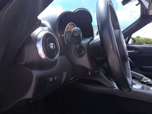 Used 2017 FIAT 124 Spider Lusso RWD image 14