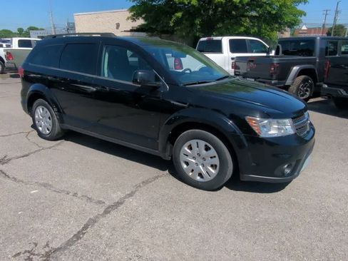 Used 2019 Dodge Journey SE FWD image 2