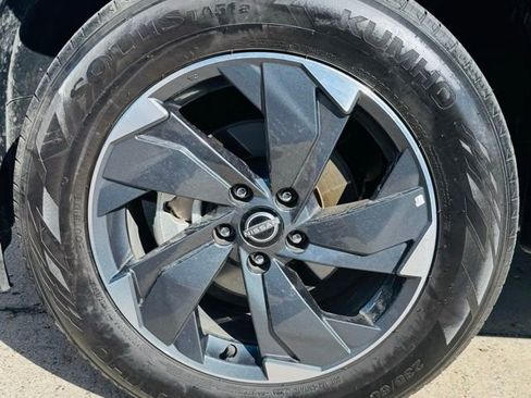 Used 2024 Nissan Rogue SV image 7