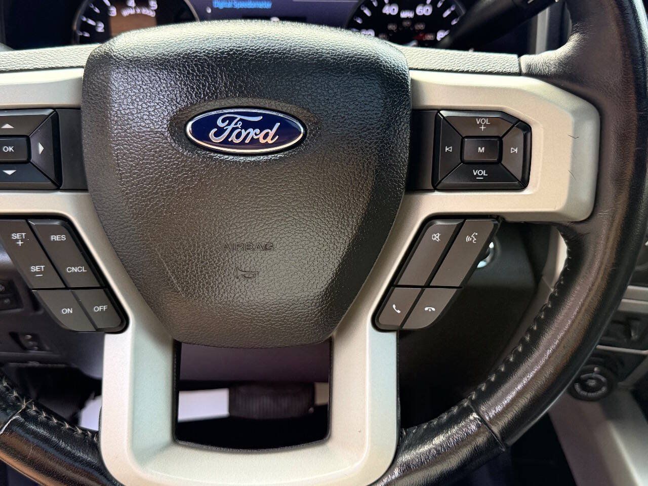 Used 2022 Ford F250 Lariat w/ Lariat Ultimate Package AWD/4WD image 27
