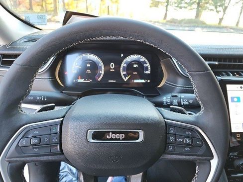 Used 2024 Jeep Grand Cherokee Limited image 22