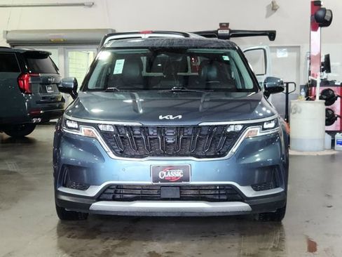 Used 2022 Kia Carnival EX FWD image 2