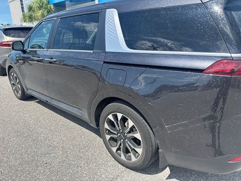 Used 2024 Kia Carnival EX FWD image 6