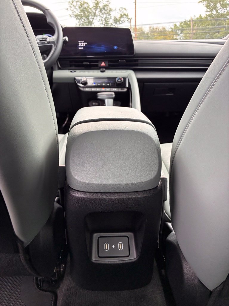 Certified 2025 Hyundai Elantra Limited FWD image 15